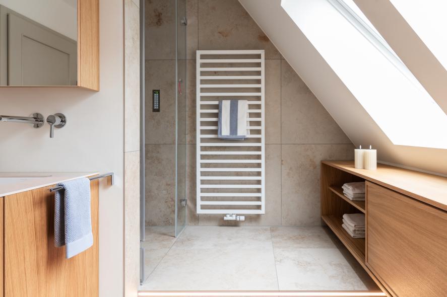  Modernes Badezimmer in einem Landhaus